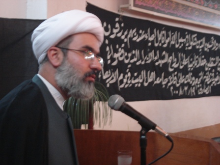 جلال الدين الصغير يحضر حفلا تأبينياً لشهداء فاجعة التفجير الأخير في كربلاء يقيمه طلبة جامعة أهل البيت عليهم السلام