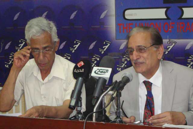 محاضرة لرئيس الجامعة في اتحاد أدباء العراق تحت عنوان الابداع بين الخلق والمعاناة