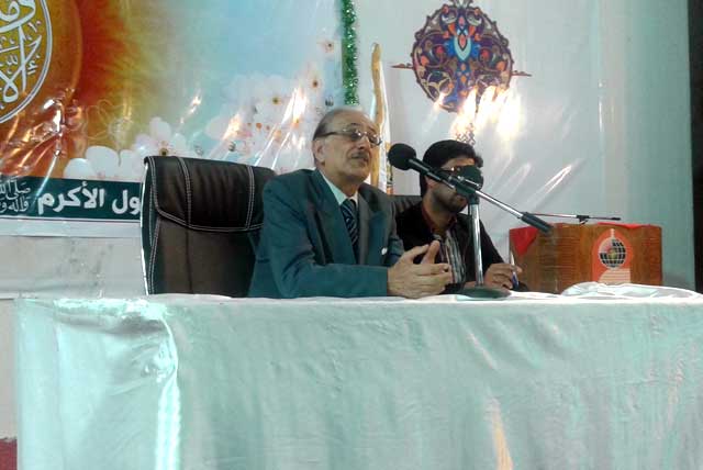 ندوة عن التنظيم القانوني لعقود الاشتراك في خدمة الأنترنت في كلية القانون