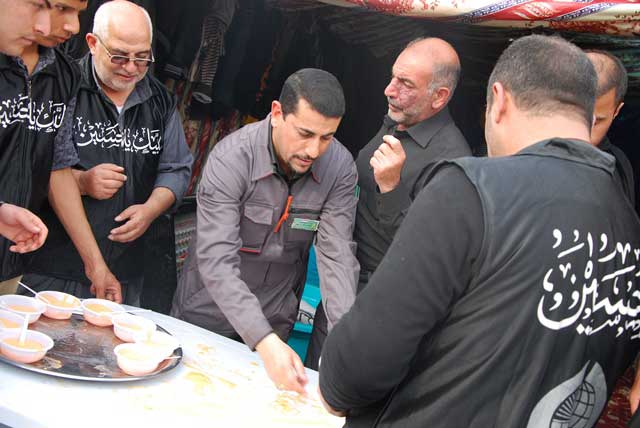 استمرار خدمة زوار الامام الحسين عليه السلام في موكب جامعة أهل البيت عليهم السلام