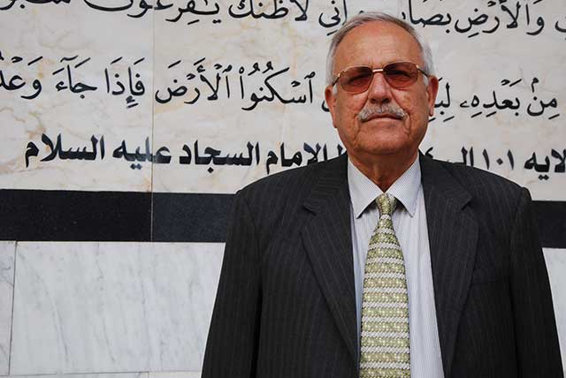 الأستاذ الدكتور عباس حسين جواد رئيس لجنة الترقيات في الجامعة يحصل على درجة أستاذ متمرس