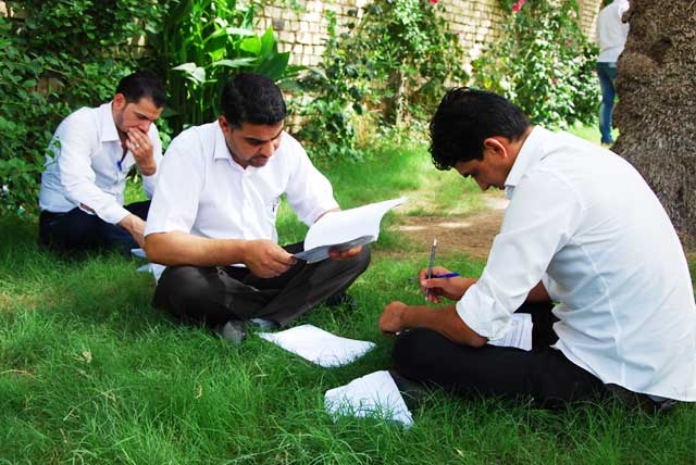 استمرار الطلبة في الامتحانات النهائية للعام الدراسي 2014-2015