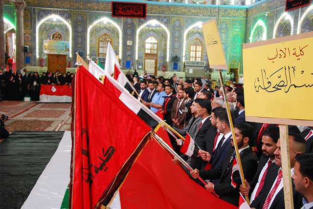 خريجو الجامعة يؤدون القسم الجامعي عند مرقدي الامام الحسين وأخيه أبي الفضل العباس عليهما السلام