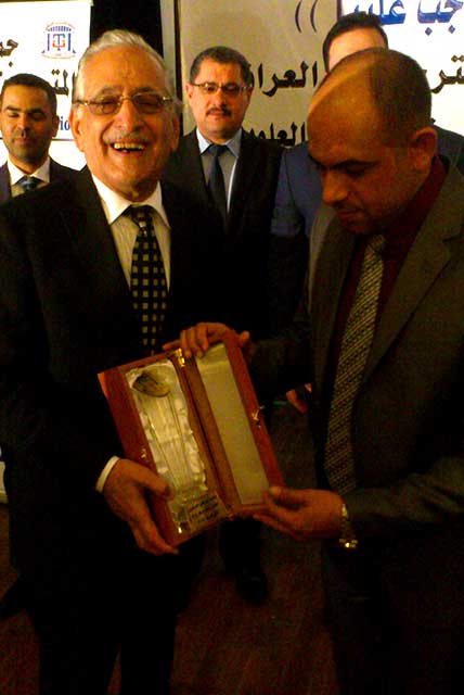 جمعية المترجمين العراقيين تكرم الدكتور صادق الموسوي رئيس جامعة أهل البيت عليهم السلام 