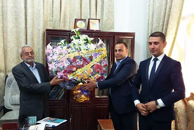 باقة ورد يهديها السيد محافظ كربلاء المقدسة إلى جامعة أهل البيت عليهم السلام لحيازتها المركز الأول في امتحان الرصانة العلمية