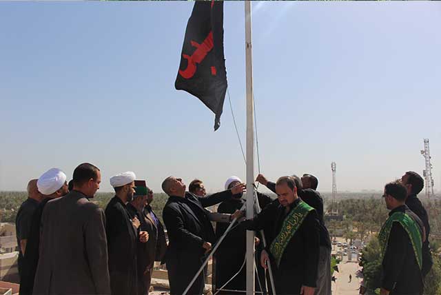 رفع راية الامام الحسين عليه السلام في شهر محرم 1438 في جامعة أهل البيت عليهم السلام