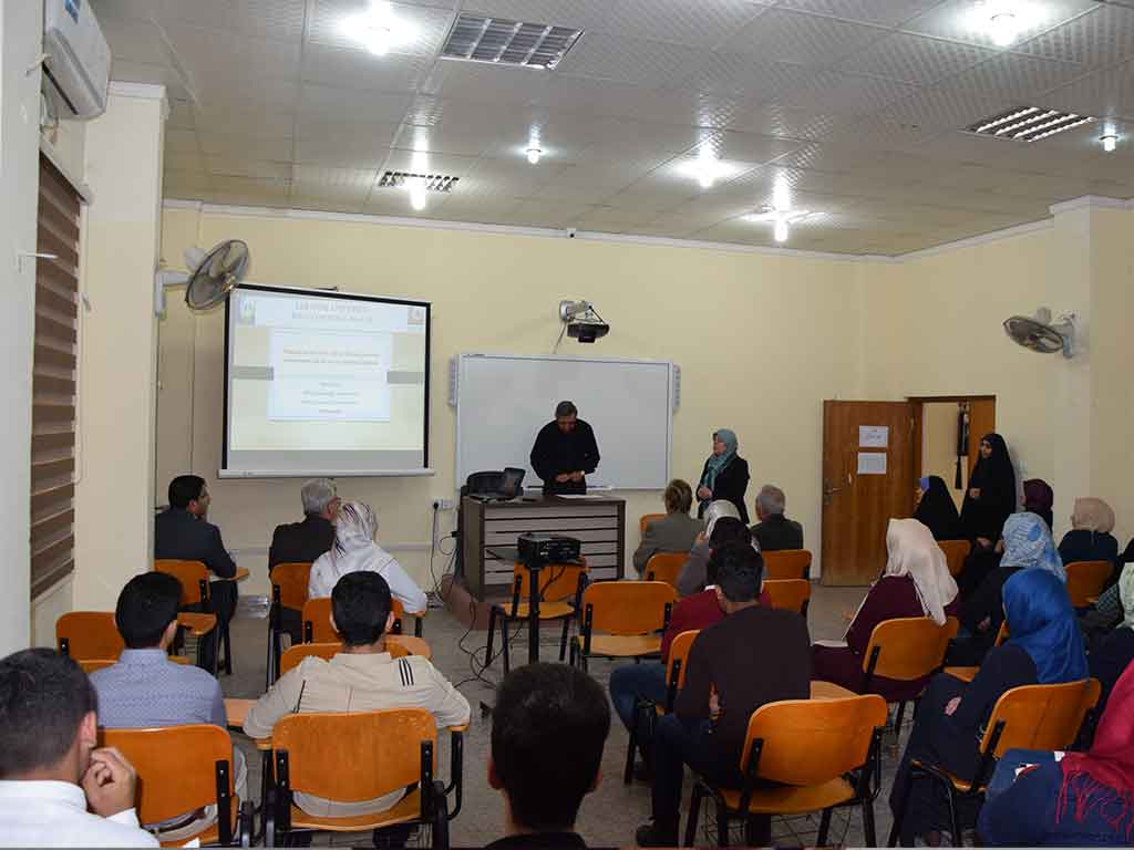 كلية الصيدلة في جامعة اهل البيت عليهم السلام تقيم ورشة علمية  تحت عنوان مهارات و فنون  