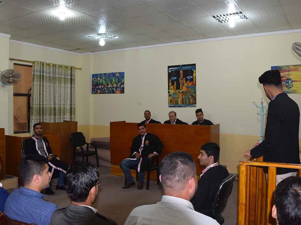 مرافعات طلبة كلية القانون في جامعة اهل البيت عليهم السلام داخل المحكمة الافتراضية