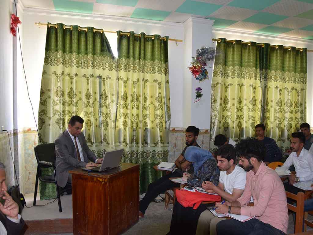 نبيل الموسوي في محاضرة عن الإعلام المرئي في قسم الصحافة 