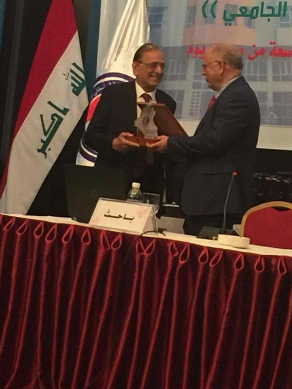 تكريم السيد رئيس جامعة اهل البيت عليهم السلام من قبل اتحاد الجامعات العربية 