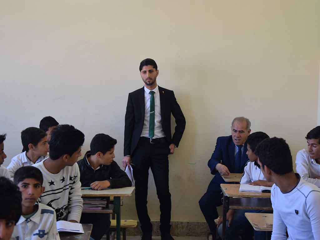 السيد مدير قسم الشؤون العلمية يتابع  تطبيق طلبة جامعة اهل البيت عليهم السلام  