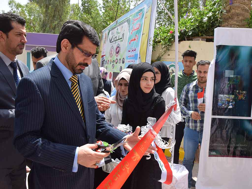 افتتاح معرض الصور الفوتغرافيه الذي يقيمه قسم الصحافة في جامعة اهل البيت عليهم السلام ضمن فعاليات الاسبوع الثقافي العلمي 