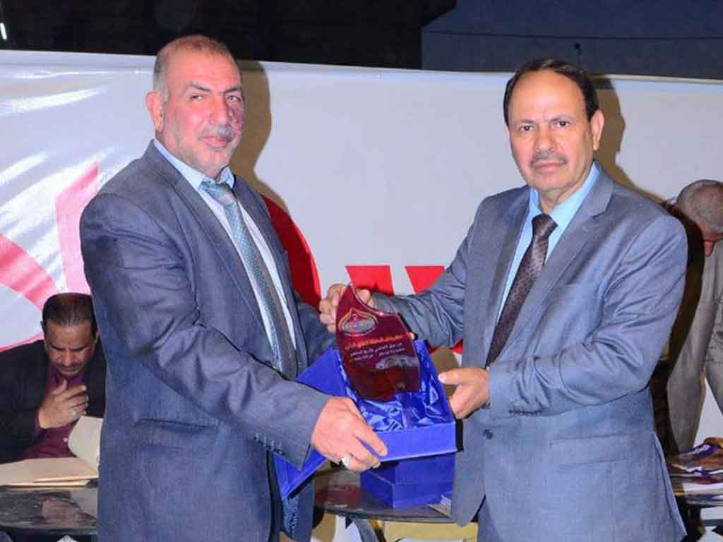 المشرفون على مهرجان خان النخيلة الثاني يكرمون جامعة جامعة أهل البيت ع