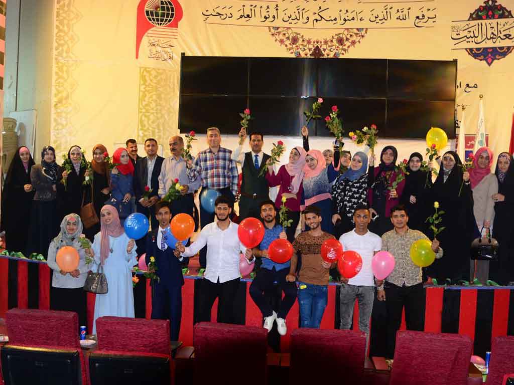 طلبة قسم اللغة الانكليزية يحتفلون بمناسبة ميلاد سيدة نساء العالمين فاطمة الزهراء ع