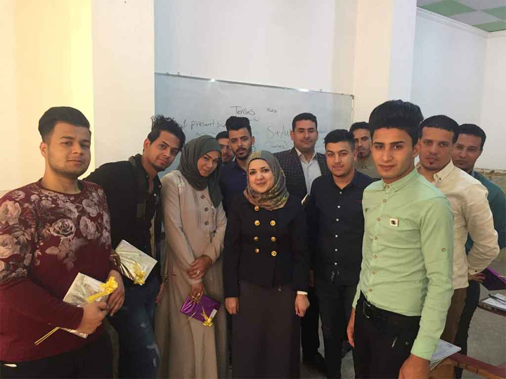 تكريم الطلبة المتفوقين في قسم السياحة الدينية