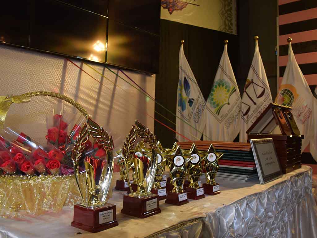 قسم النشاطات الطلابية في جامعة اهل البيت عليهم السلام يكرم مجموعة من طلبة الجامعة ضمن فعاليات الاسبوع العلمي الثقافي الرابع عشر 