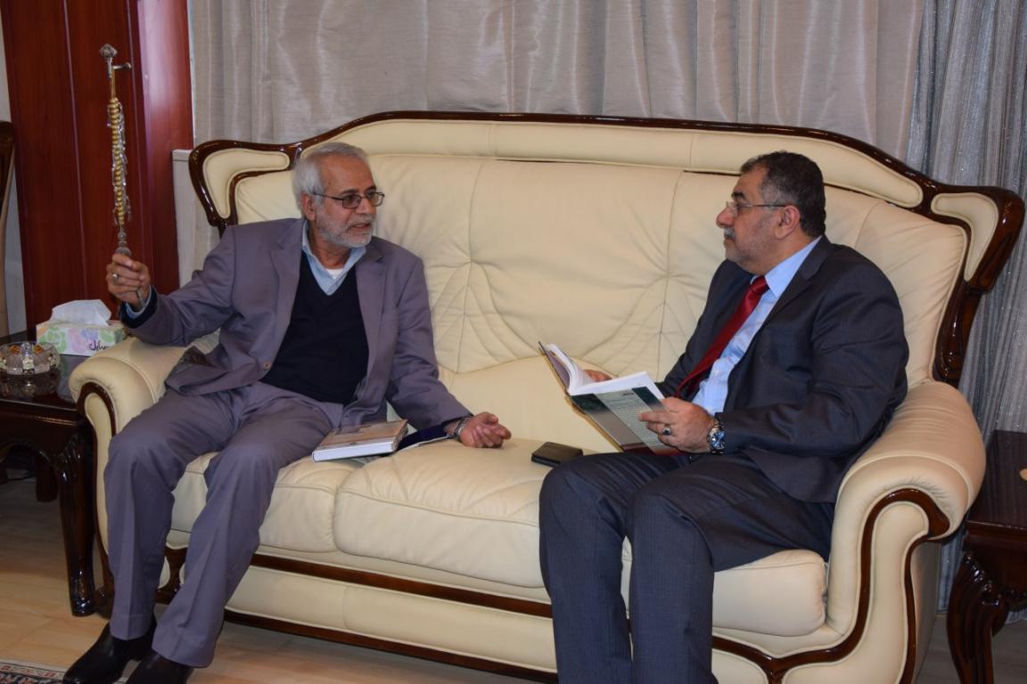 وفد جامعة اهل البيت عليهم السلام يزور معالي وزير التعليم العالي و البحث العلمي 