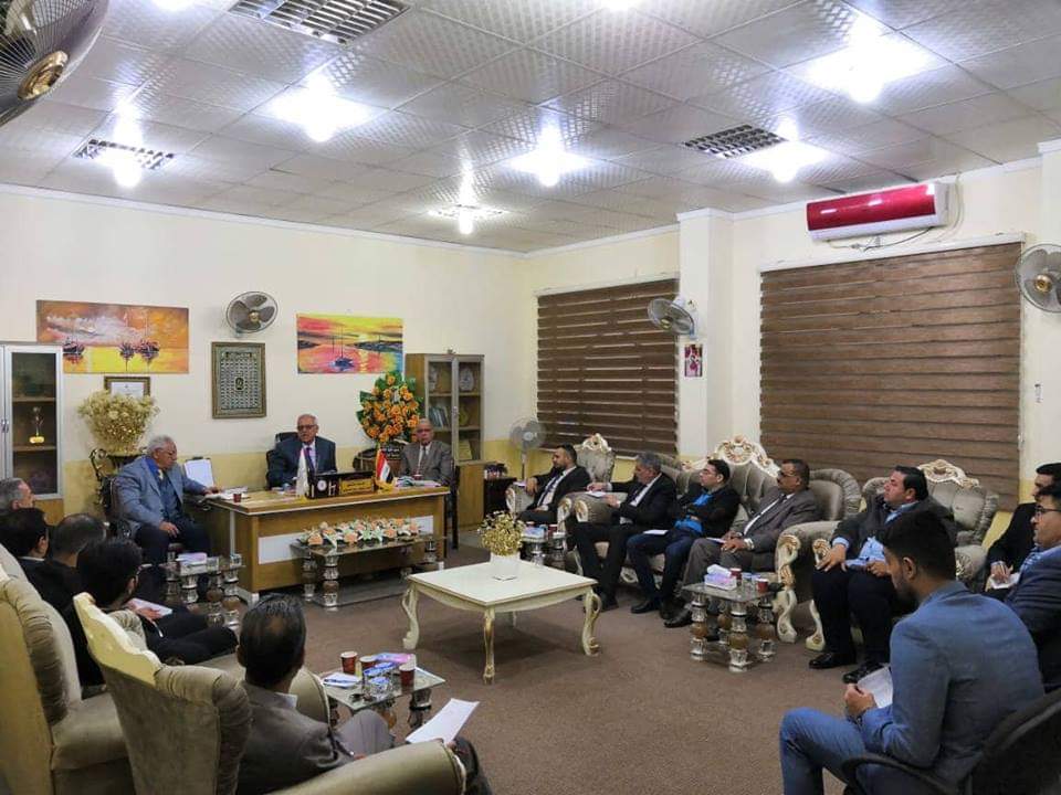 رئيس جامعة أهل البيت عليهم السلام يجتمع مع الكادر التدريسي لكلية القانون 