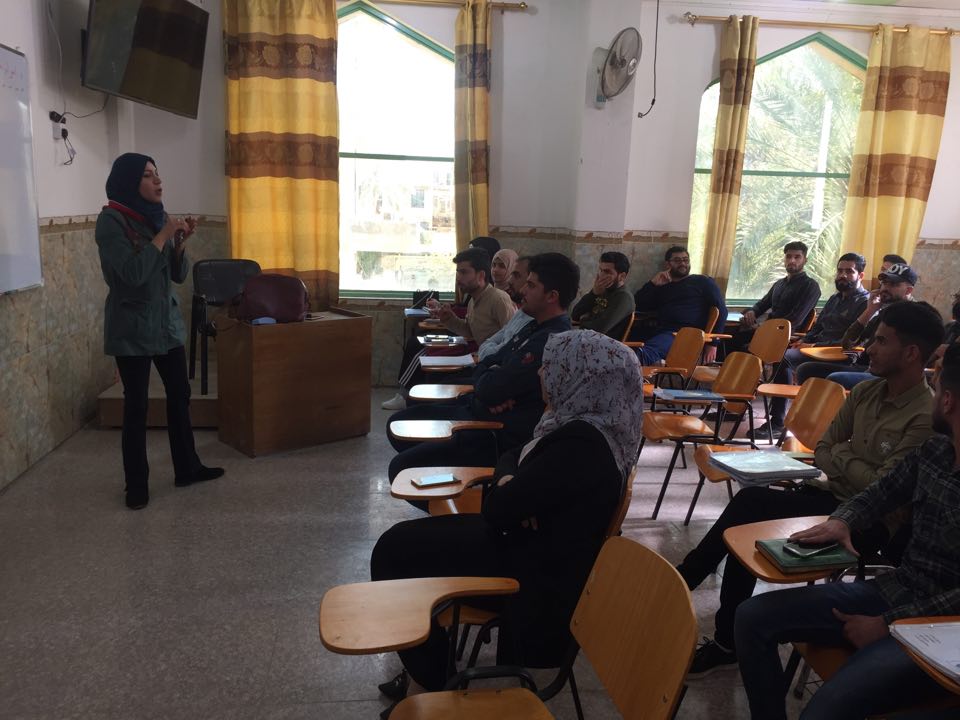 محاضرة علمية في قسم الصحافة 