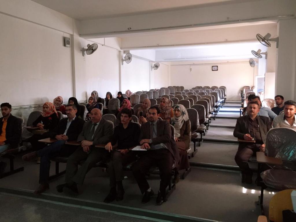 كلية طب الاسنان تقيم محاضرة علمية بعنوان (White is the presence of all color