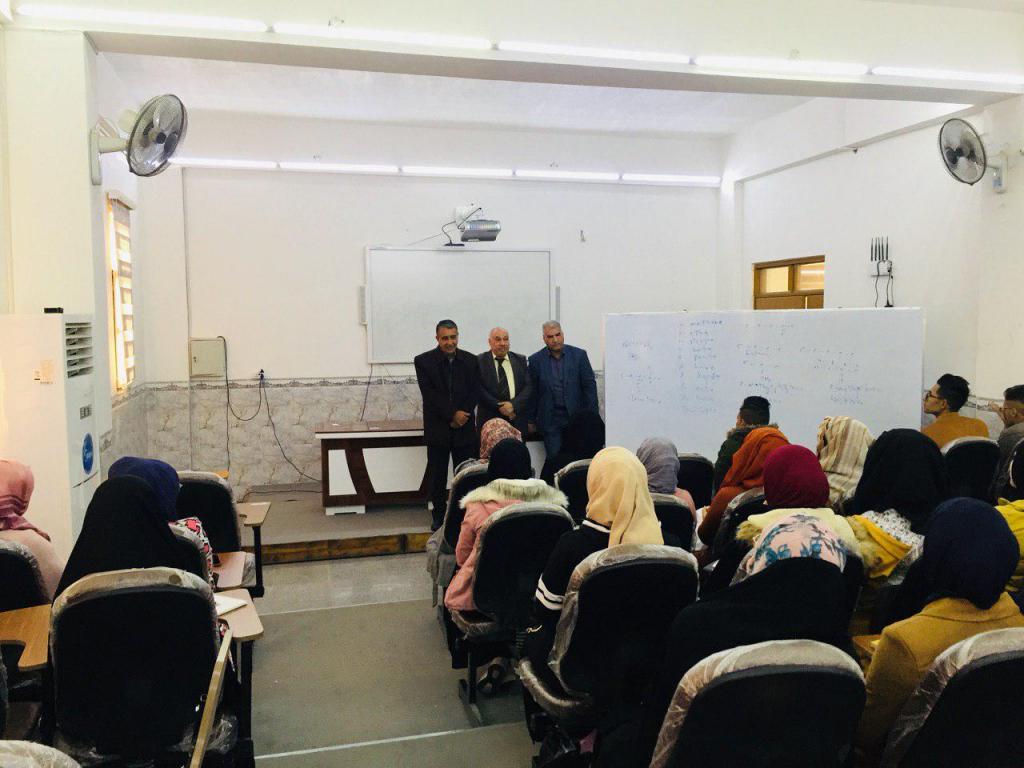 مساعد رئيس الجامعة للشؤون العلمية يتفقد القاعات الدراسية برفقة عميد كلية طب الاسنان