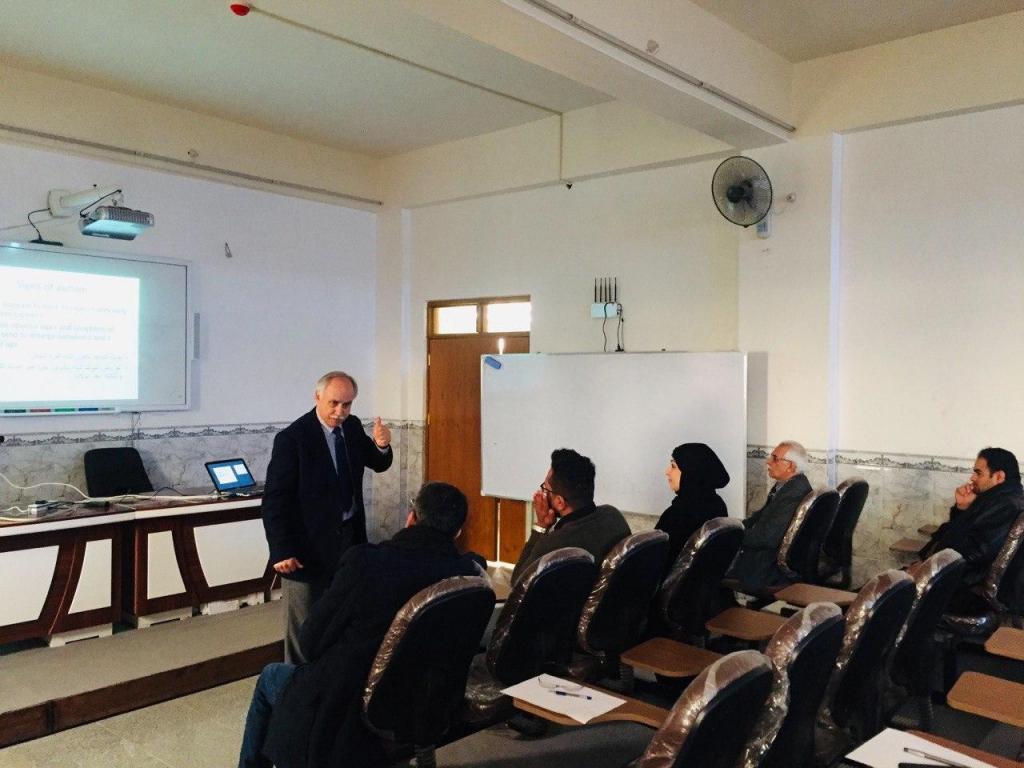 كلية طب الأسنان تقيم محاضرة علمية حول عارض التوحد