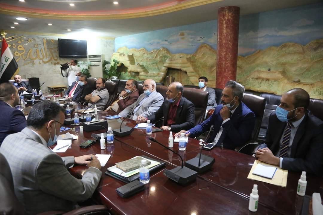 رئيس الجامعة الاستاذ الدكتور حميد النجدي يحضر اجتماعا في مبنى محافظة كربلاء المقدسة