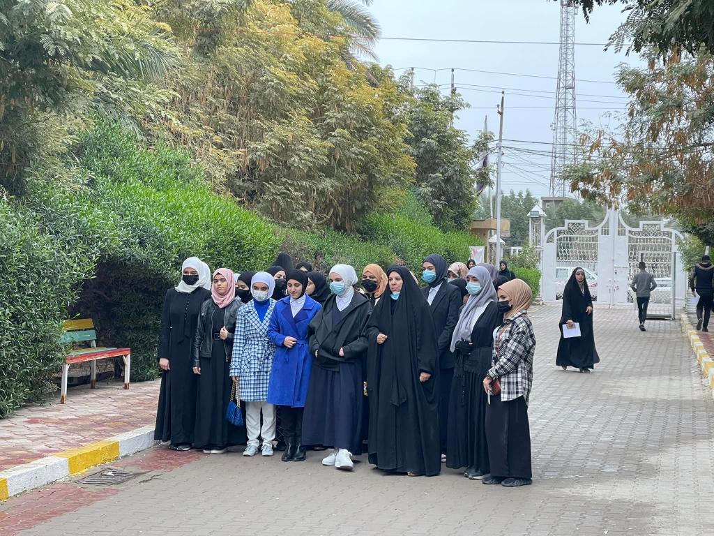 جامعة اهل البيت ع تستقبل مجموعة من طالبات اعدادية النسور بجولة في اروقة الجامعة 