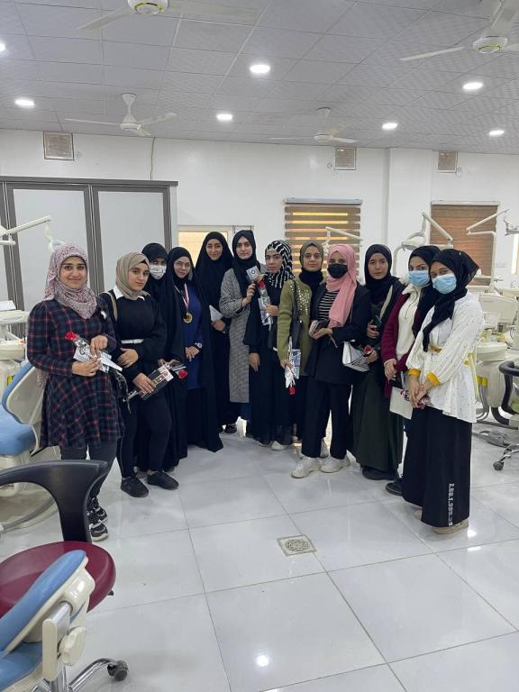 زيارة وفد من طالبات الصف السادس الاعدادي في مدرسة الكنوز الاهلية  الى جامعة اهل البيت ع كلية طب الاسنان