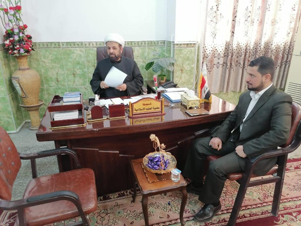 السيد عميد كلية العلوم الاسلامية أ. م. د عزام الربيعي يستقبل موفد مركز كربلاء للدراسات والبحوث التابع للعتبة الحسينية المقدسة