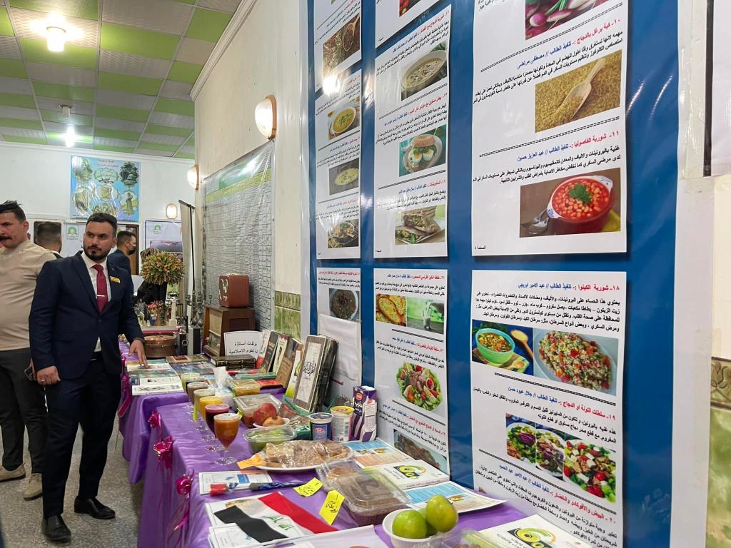 جانب مصور من نشاطات كلية العلوم الإسلامية التي تتضمن مجموعة من النشاطات العلمية والثقافية