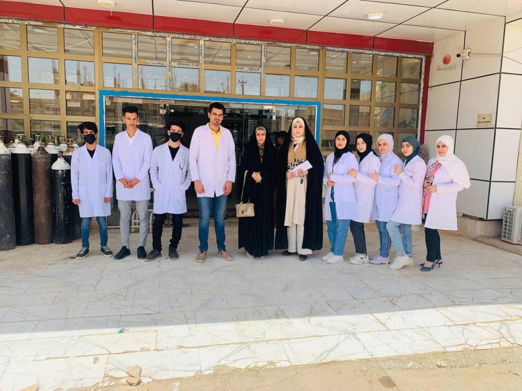 مجموعة من التدريسيين و الطلاب من جامعة اهل البيت كلية طب الأسنان في زيارة الى مستشفى الحسين التعليمي/ قسم الاورام/ ردهة الاطفال