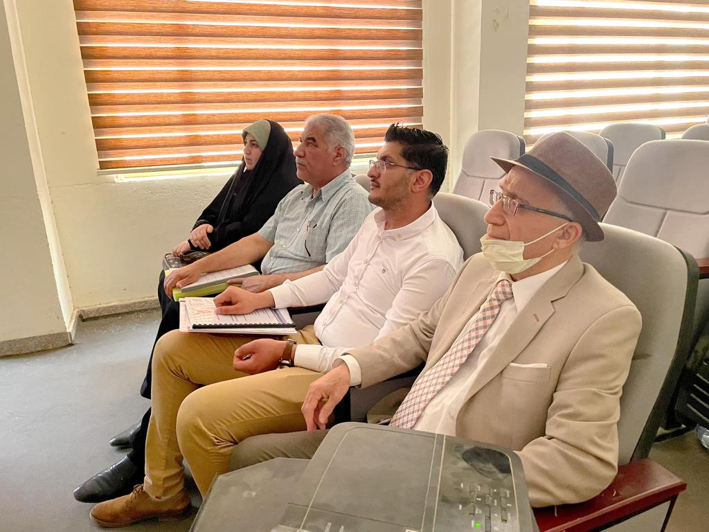 مناقشة بحوث التخرج الخاصة بطلبة كلية الصيدلة