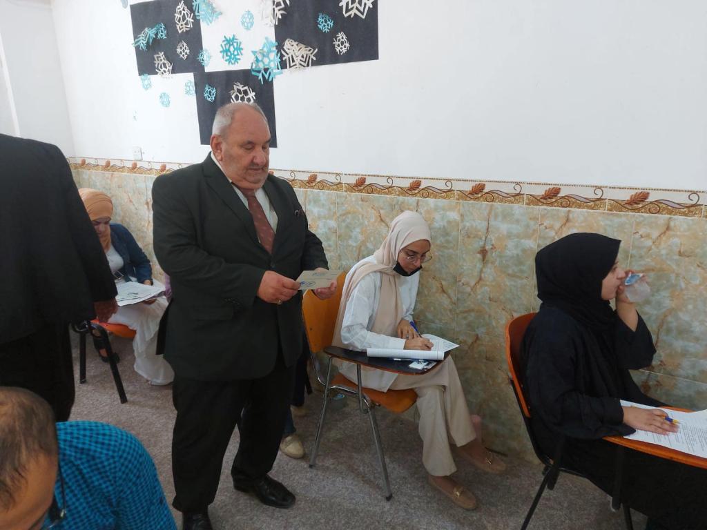 الاستاذ المتمرس الدكتور لبنان الشامي يتفقد سير الامتحانات النهائية في كليات جامعة اهل البيت (ع)