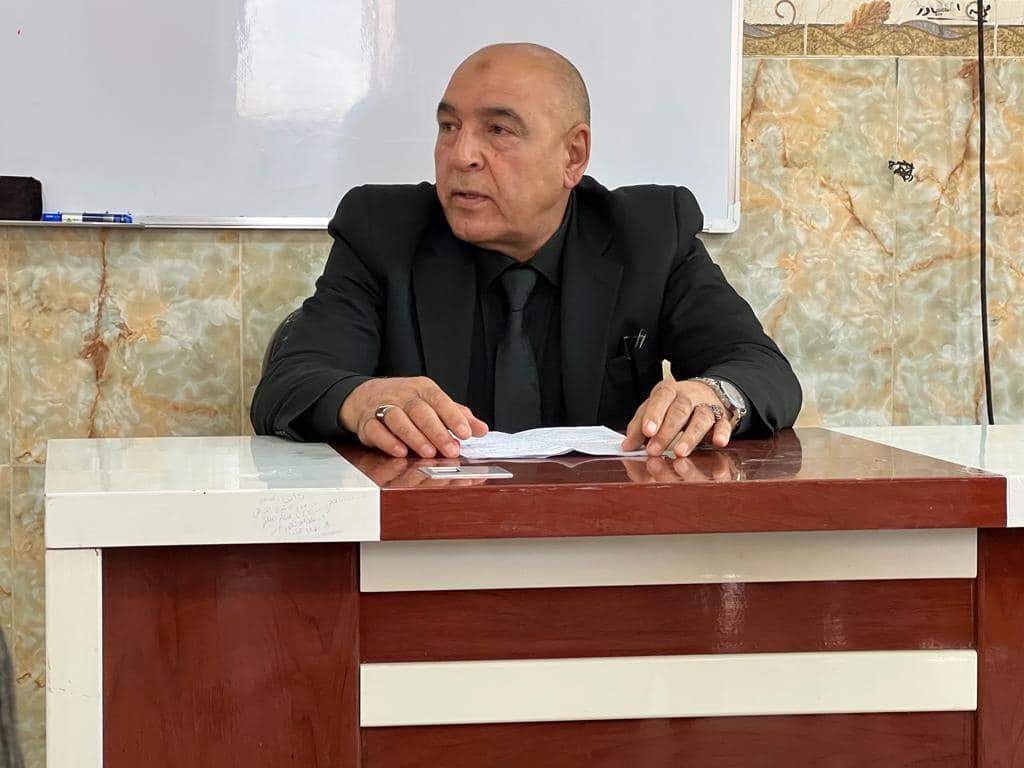 تدريسي في كلية الآداب يلقي محاضرة علمية عن التسول في العراق 