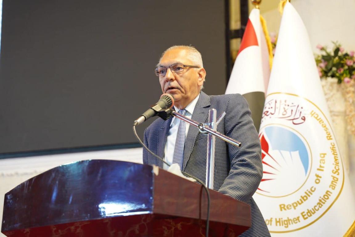 افتتاح المؤتمر الخاص بكلية الاداب 